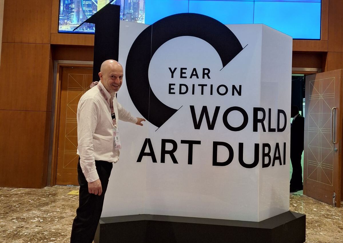 Иван Сабрутов - арт експедиция в Дубай снимка пред залата