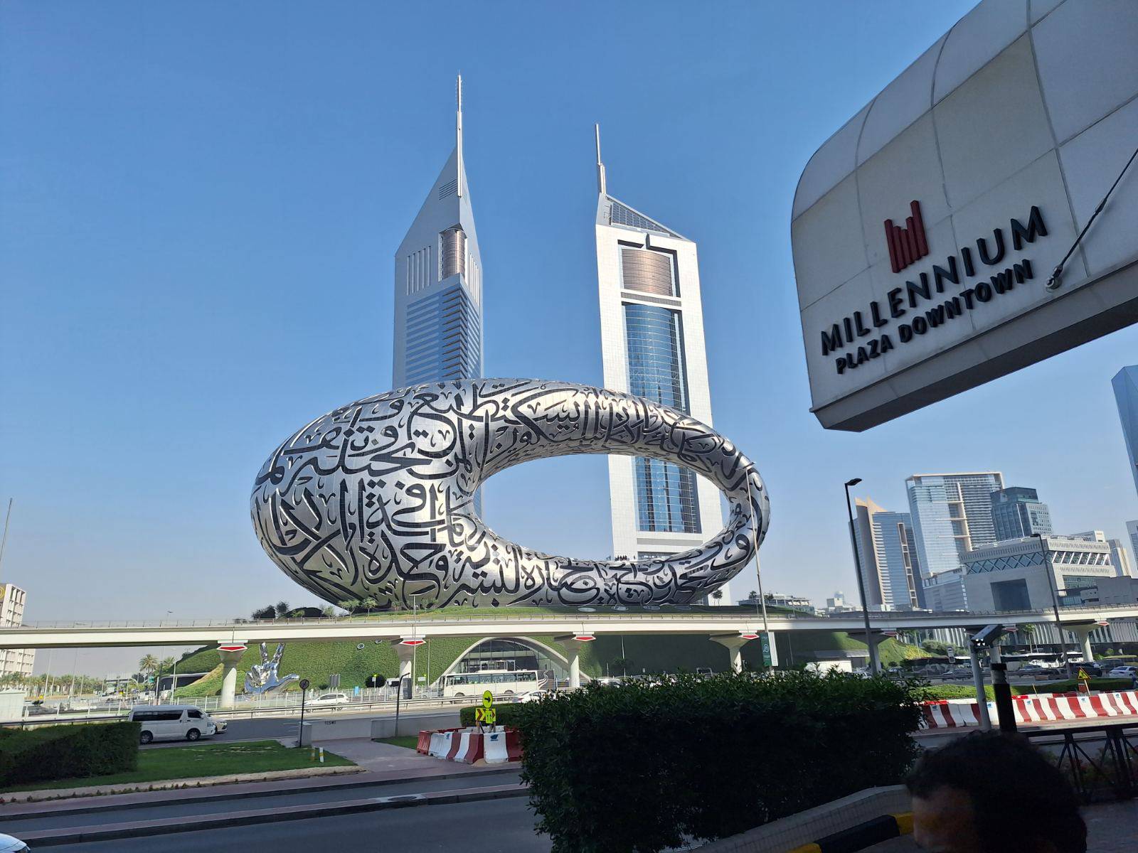 Иван Сабрутов - арт експедиция в Дубай снимка на мястото